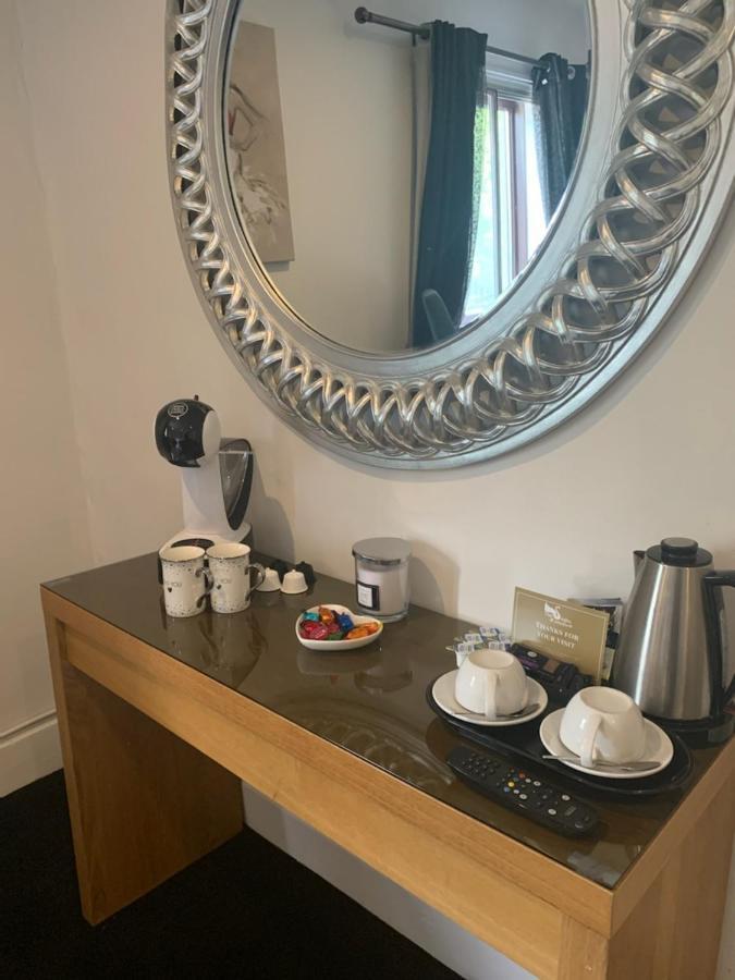 The Swan @ Stoford Hotell Eksteriør bilde A Nespresso coffee machine in a hotel room
