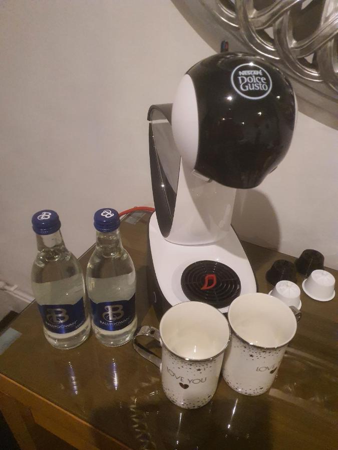 The Swan @ Stoford Hotell Eksteriør bilde A Nespresso coffee machine