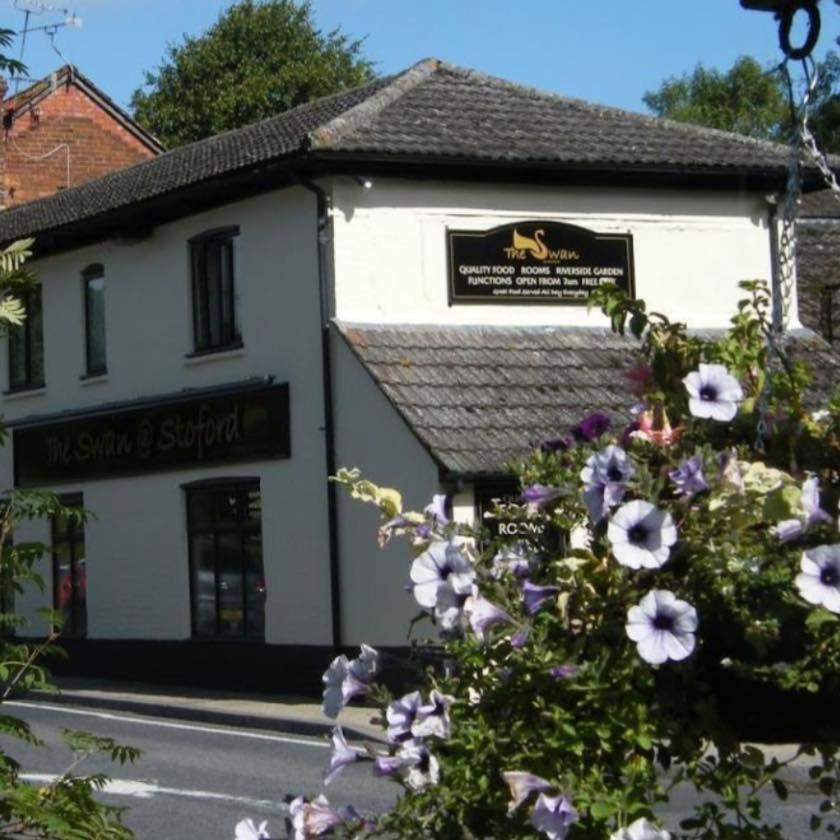 The Swan @ Stoford Hotell Eksteriør bilde The former Swan Inn