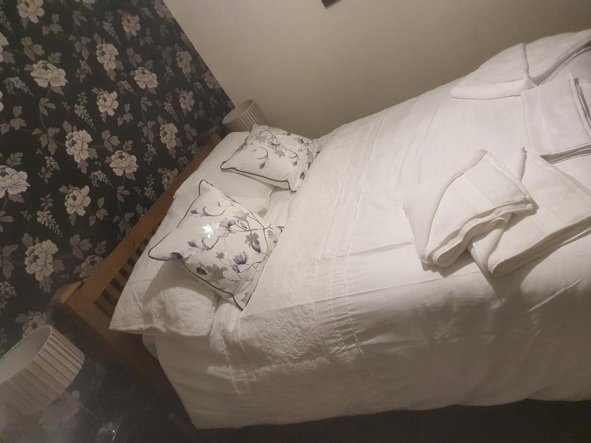 The Swan @ Stoford Hotell Eksteriør bilde A futon