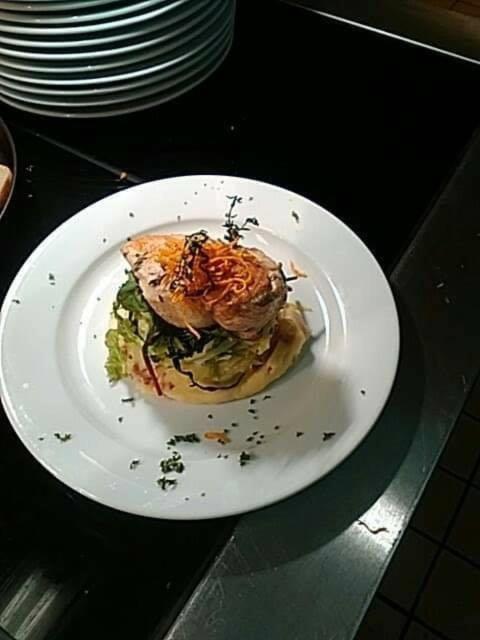 The Swan @ Stoford Hotell Eksteriør bilde A prepared dish of chicken and cabbage