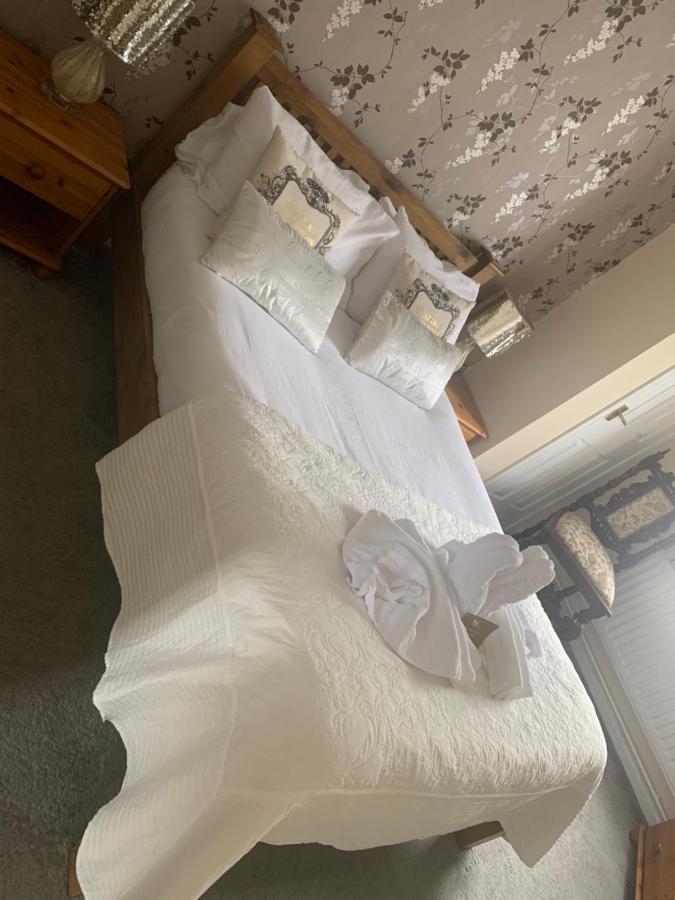 The Swan @ Stoford Hotell Eksteriør bilde A wedding dress